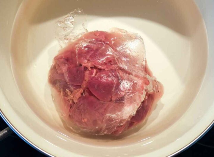 scongela la carne col trucco delle due pentole