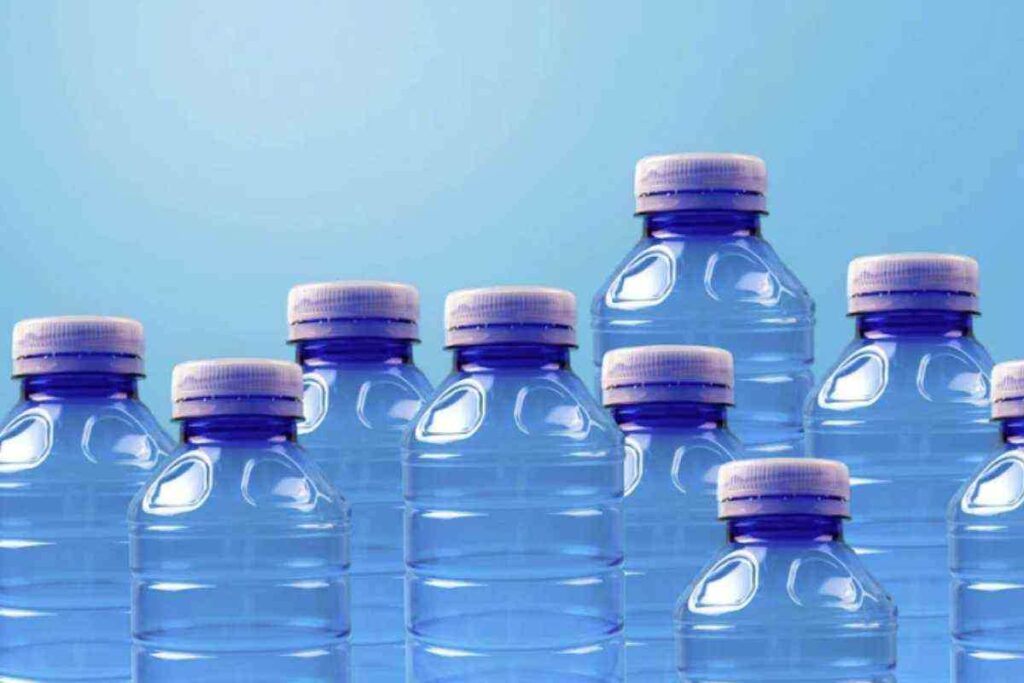 Dopo l’introduzione del tappo non rimovibile, obbligatorio per migliorare la raccolta differenziata e il riciclo, il settore delle confezioni in plastica