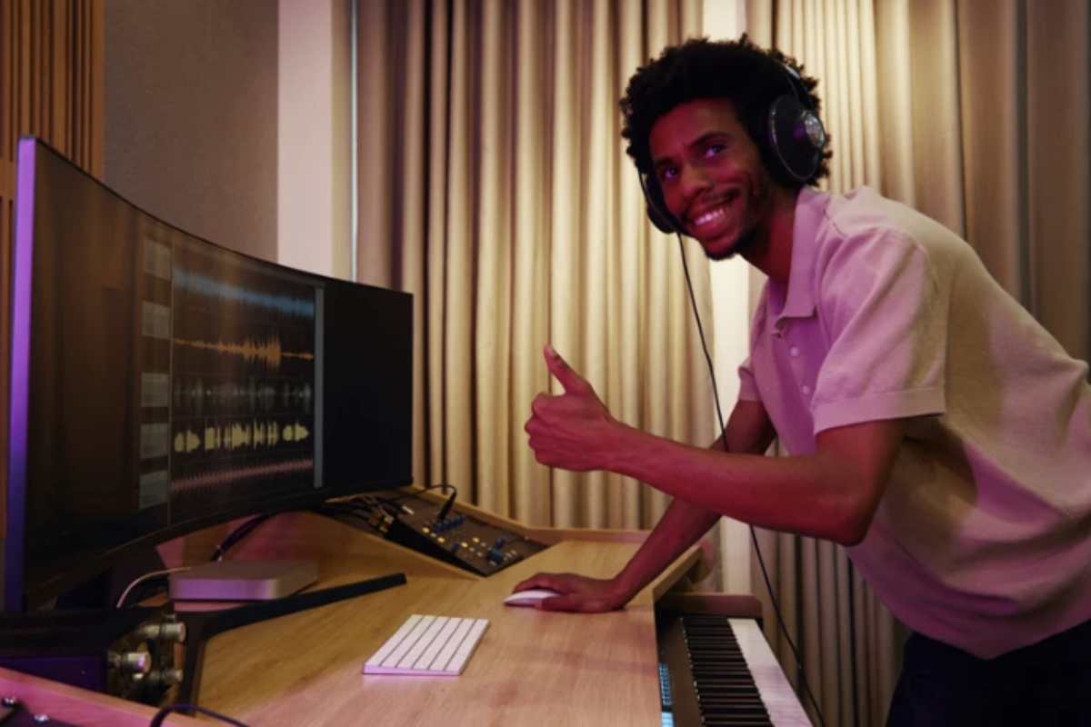 Il confronto tra Longplayer e il brano di Jagadeesh Pillai mette in luce due mondi molto diversi: da un lato, un’istallazione artistica