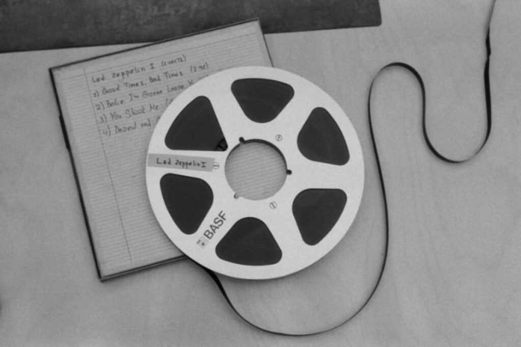 Ideato dal musicista folk britannico Jem Finer, noto per essere stato uno dei membri fondatori del gruppo The Pogues,