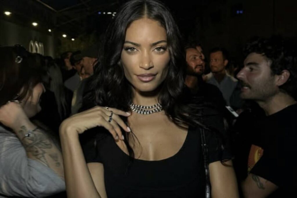 La cantante romana, attualmente impegnata nell’Elodie Show 2025, ha interrotto l’esibizione a causa di un abbassamento di voce,