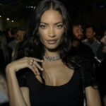 La cantante romana, attualmente impegnata nell’Elodie Show 2025, ha interrotto l’esibizione a causa di un abbassamento di voce,