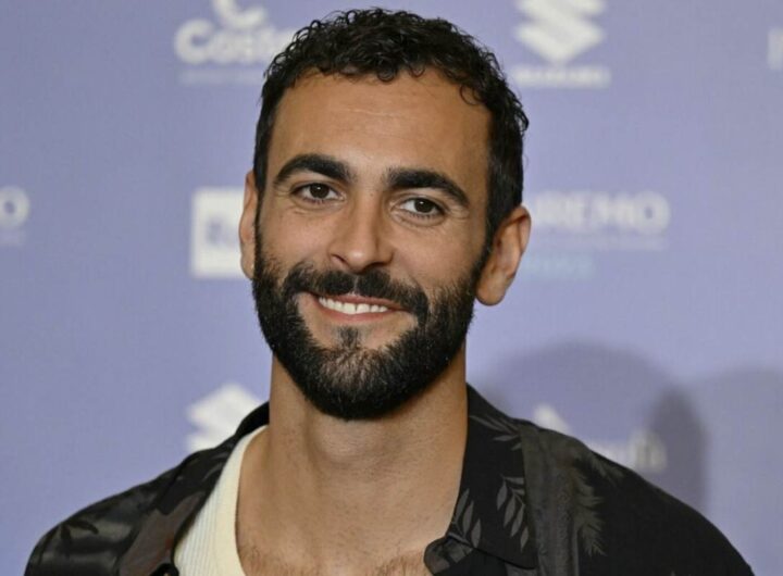 Il cantante, ormai un punto di riferimento del panorama pop italiano, ha pubblicato Coming Home, il suo primo brano natalizio completamente in inglese