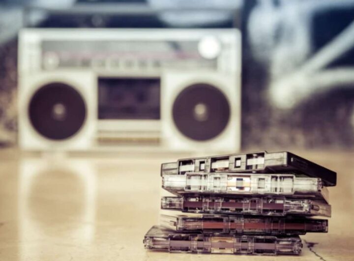 Le cassette, un tempo considerate solo supporti obsoleti, oggi raggiungono quotazioni che possono superare i 10.000 euro,