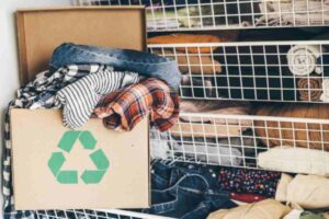 Truffa sui vestiti dati in beneficenza