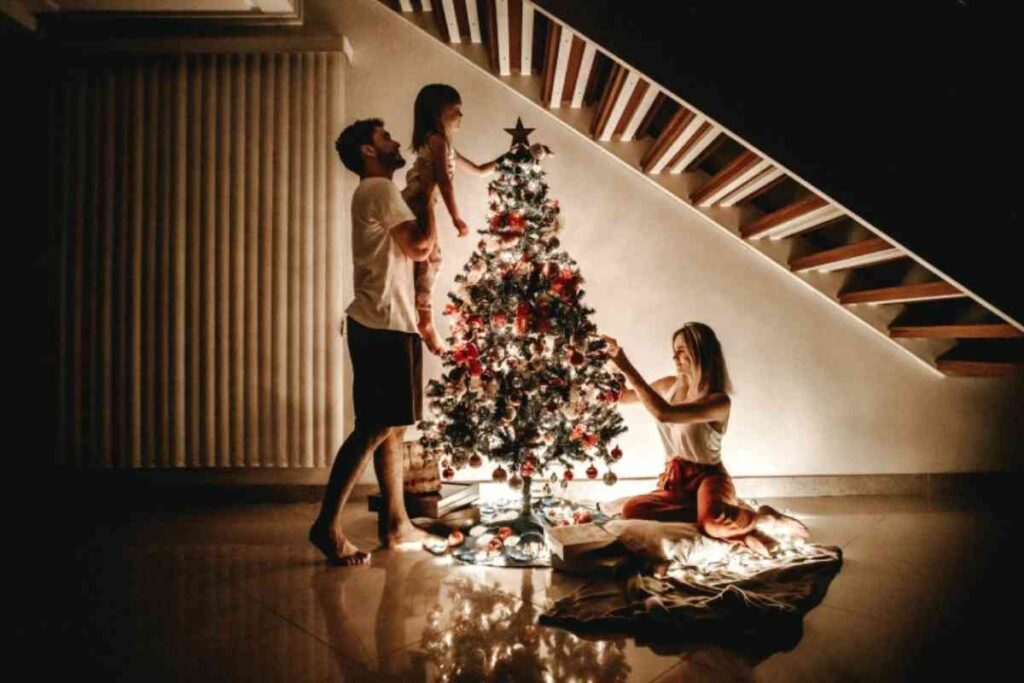 Addobbare albero di Natale in anticipo