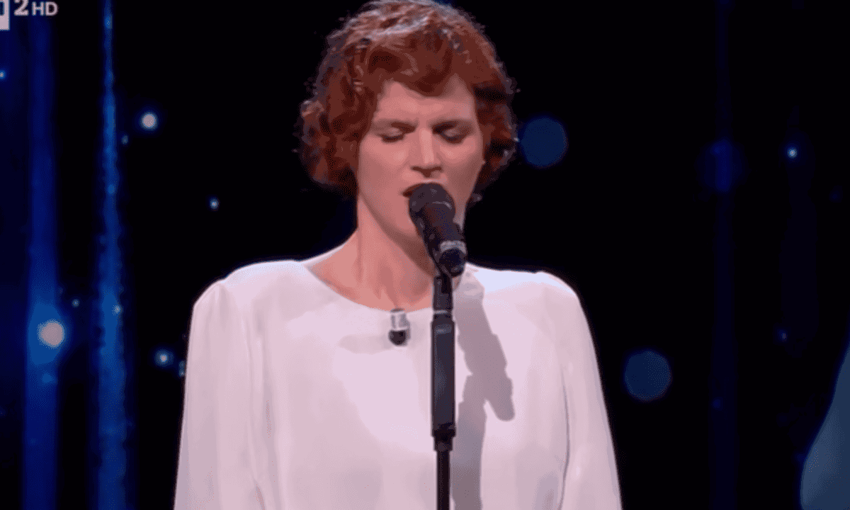 Chiara Galiazzo durante un'esibizione live nel 2026
