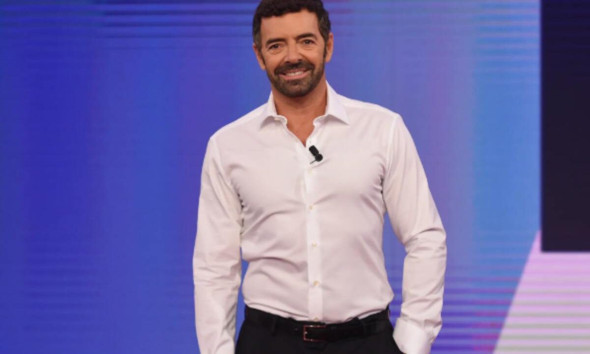Alberto Matano nello studio de La Vita In diretta