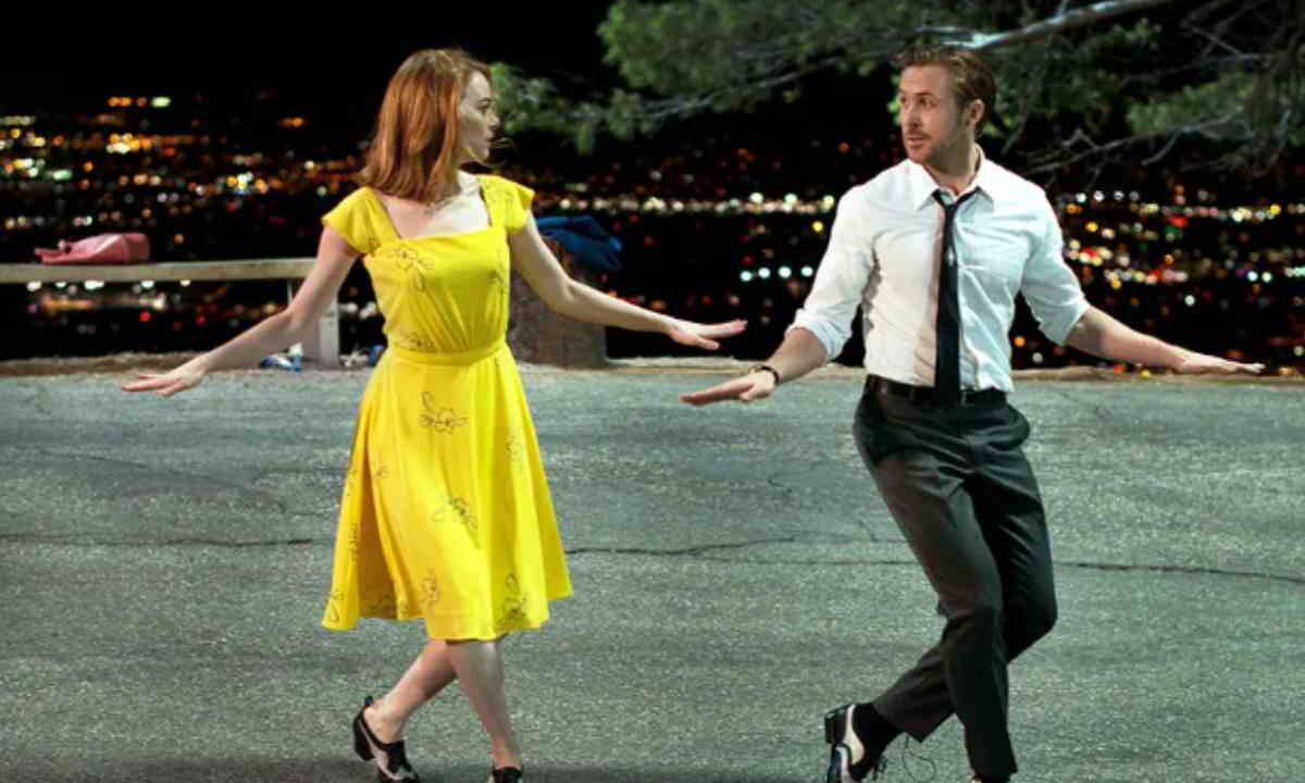protagonisti di lalaland in una scena del musical