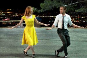 protagonisti di lalaland in una scena del musical