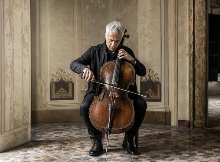 Giovanni Sollima fra Zappa e il crossover: il violoncellista fra classica e sperimentazione a Firenze